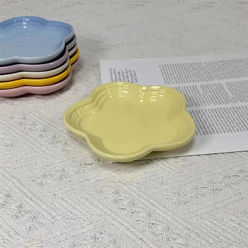 Flower-Shaped Ceramic Cat Dish, 14 cm - Yellow