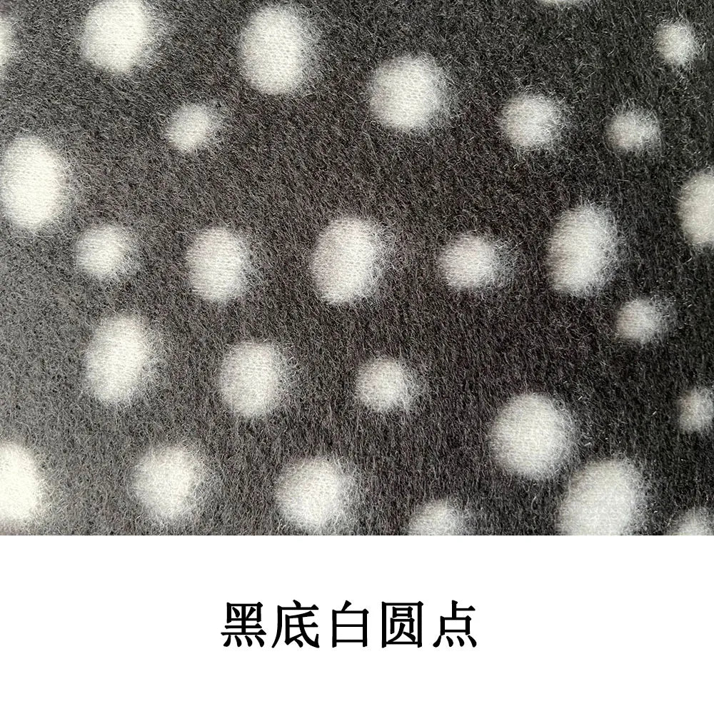 Soft Fleece Pet Blanket - Dot Printed / 60 x 70 cm