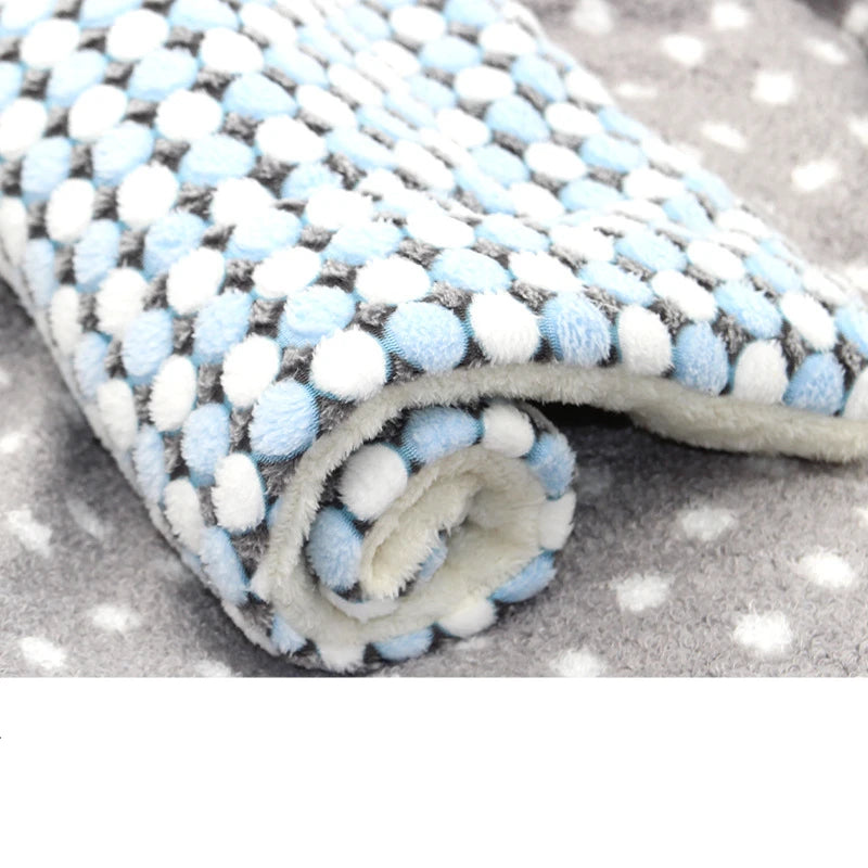 Soft Fleece Pet Blanket Mat - Blue dots / S (35 x 27 cm)