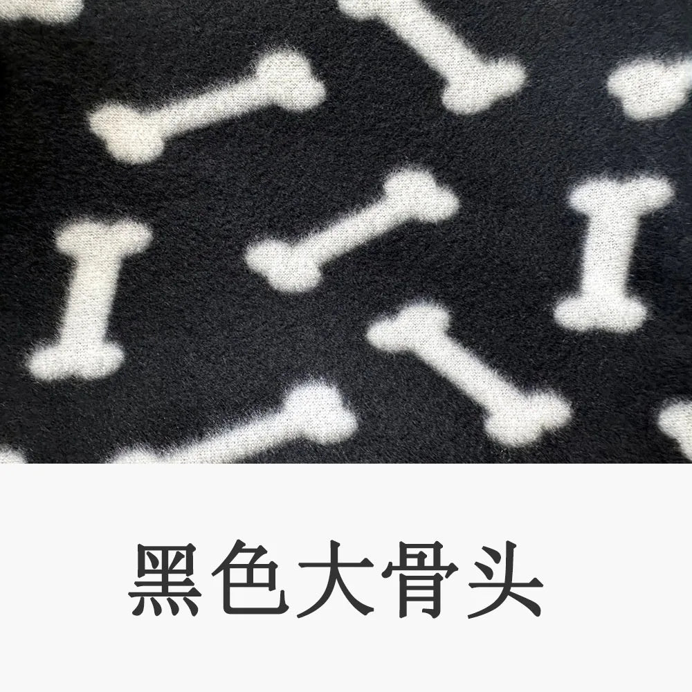 Soft Fleece Pet Blanket - Black Big Bone / 60 x 70 cm