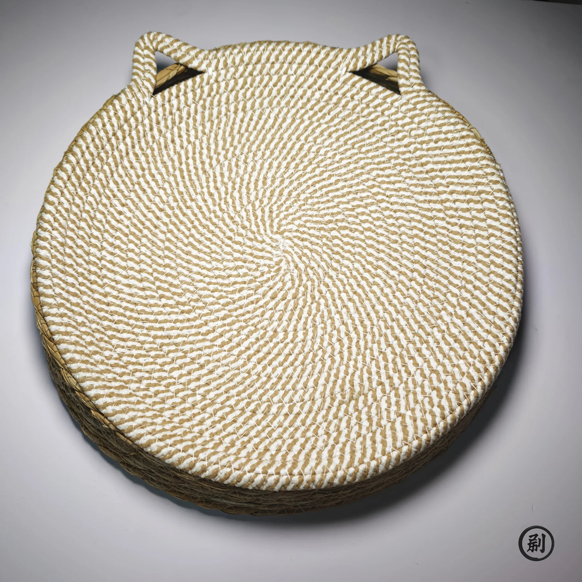Round Woven Cat Scratcher Bed