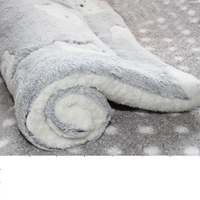 Soft Fleece Pet Blanket Mat - Grey bears / S (35 x 27 cm)