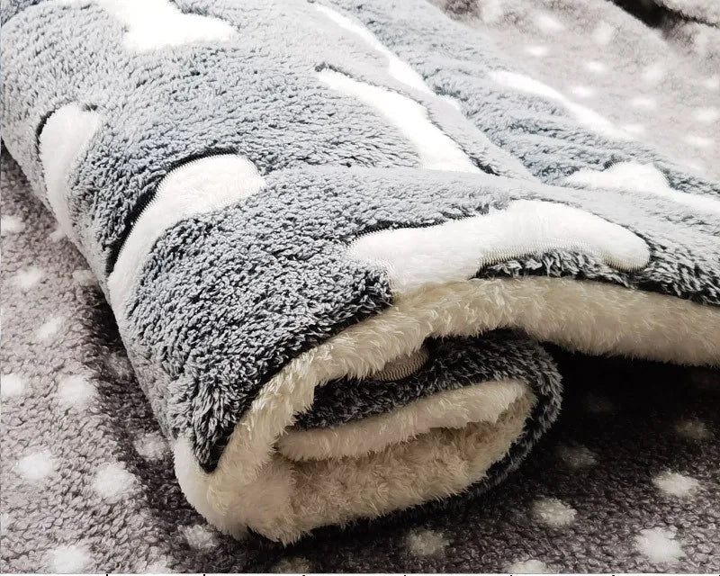Soft Fleece Pet Blanket Mat - Grey bones / M (47 x 33 cm)