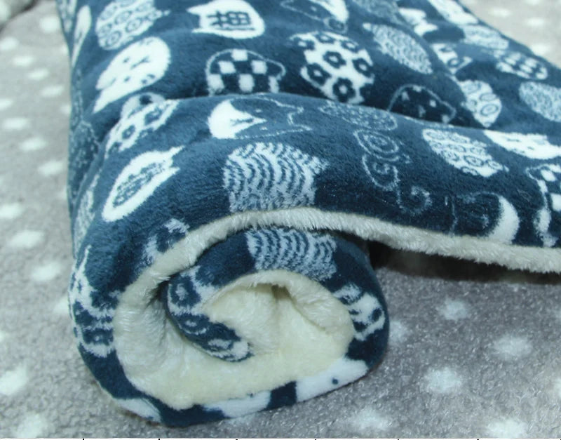 Soft Fleece Pet Blanket Mat - Navy lucky cats / S (35 x 27 cm)